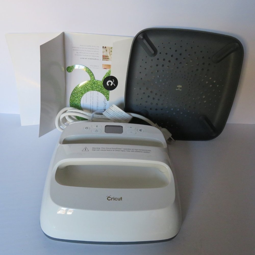 CRICUT EASY PRESS 2 9 X 9 ONE TIME USE ONLY WHITE LIKE NEW